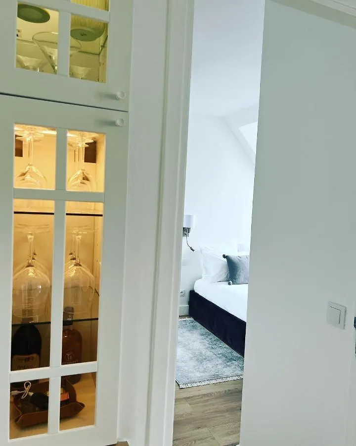 פריז 5 Stars 2-Br In Center , Air Conditioner , Elevator